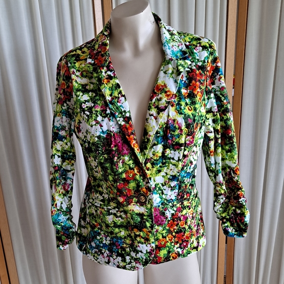 Notations bright floral one button blazer with sinched sleeve - Picture 2 of 6